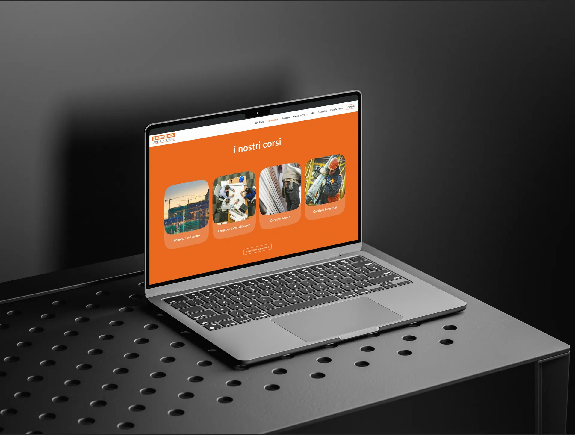 Pagina dei corsi Formedil Avellino visualizzata su laptop